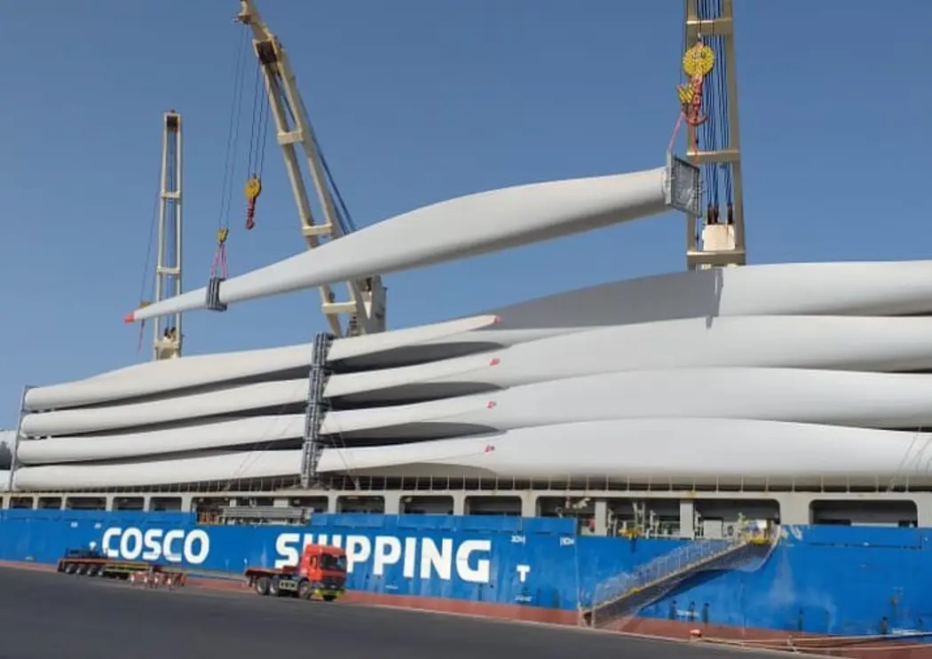 masdar-wind-turbines-arrive-web-16386