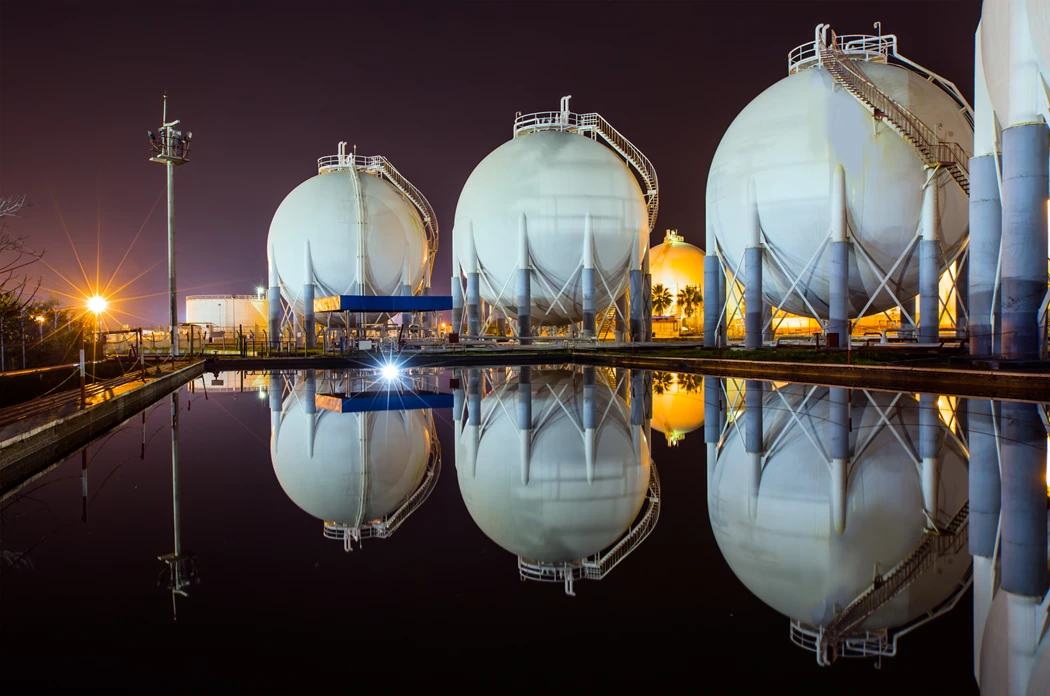ExxonMobil and JERA sign MoU for LNG project in Vietnam shutterstock_238898095-3937