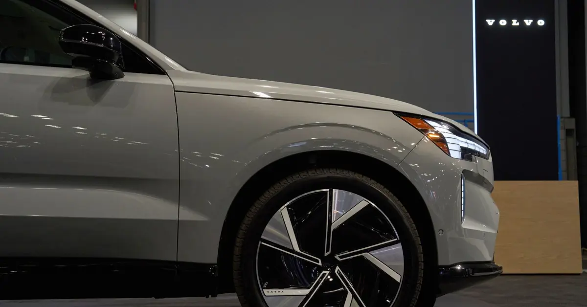 Volvo Car Abandons Sales-Growth Target Due to Slump in China