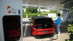 German Coalition Agrees on EV Incentives Worth €3 Billion BloomburgMedia_T3UPSEGOT0JK00_13-10-2025_15-00-26_638959104000000000.jpg