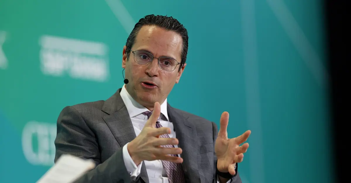 Shell Splits Up Global Renewable Power Unit in New CEO’s