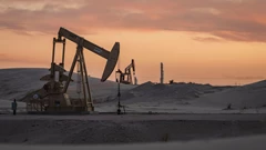 Crude Oil Steadies as Traders Parse Signals on US Trade Policy BloomburgMedia_SXMPLTDWRGG000_11-06-2025_08-27-53_638851968000000000.jpg