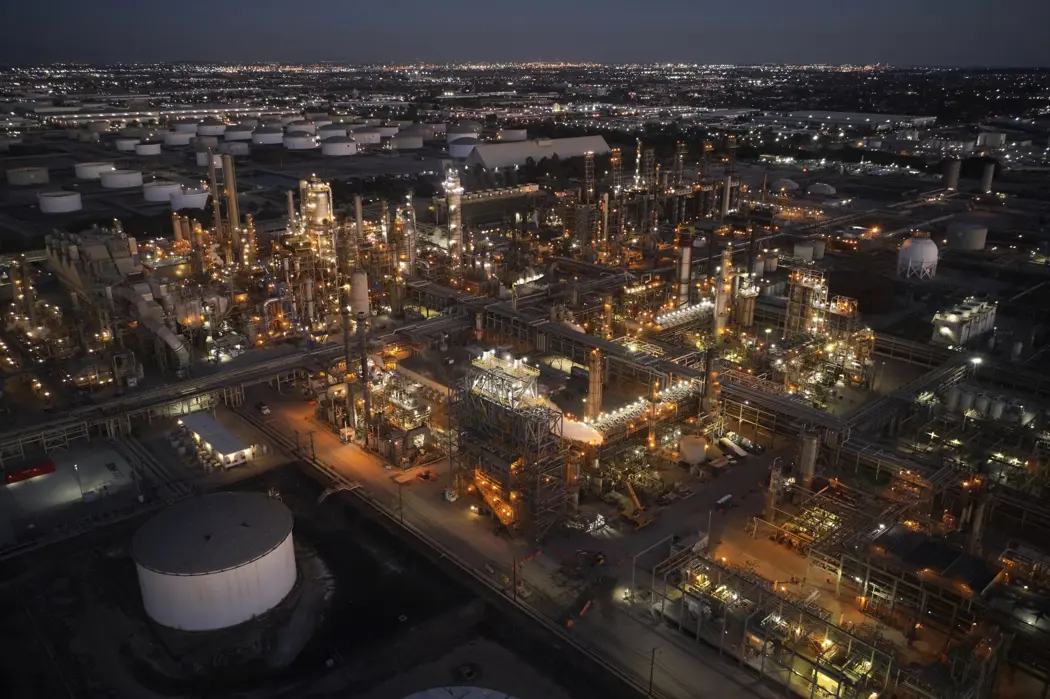 image is BloomburgMedia_R8WHVRT0AFB701_17-03-2022_19-13-41_637830720000000000.jpg