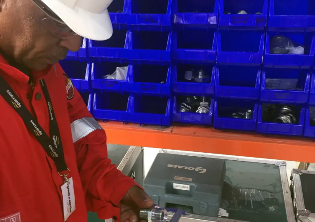 sparrows-employees-working-in-the-new-angola-workshop-web-15991