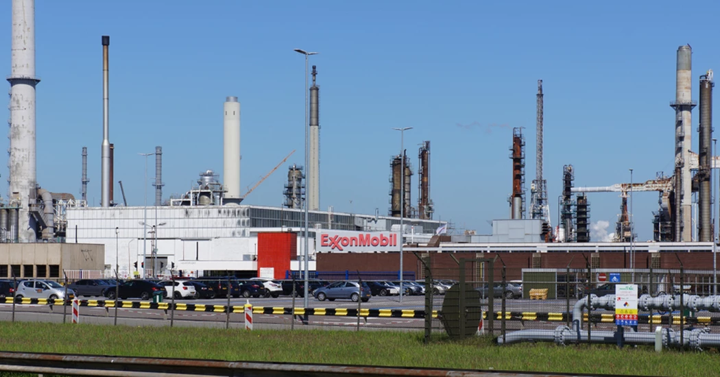 image is Shutterstock 1084060262 image is Shutterstock 1084060262