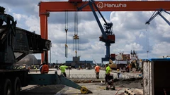 China Escalates US Trade Fight With Curbs on Shipping BloomburgMedia_T43T9OGP9VDL00_15-10-2025_15-00-24_638960832000000000.jpg