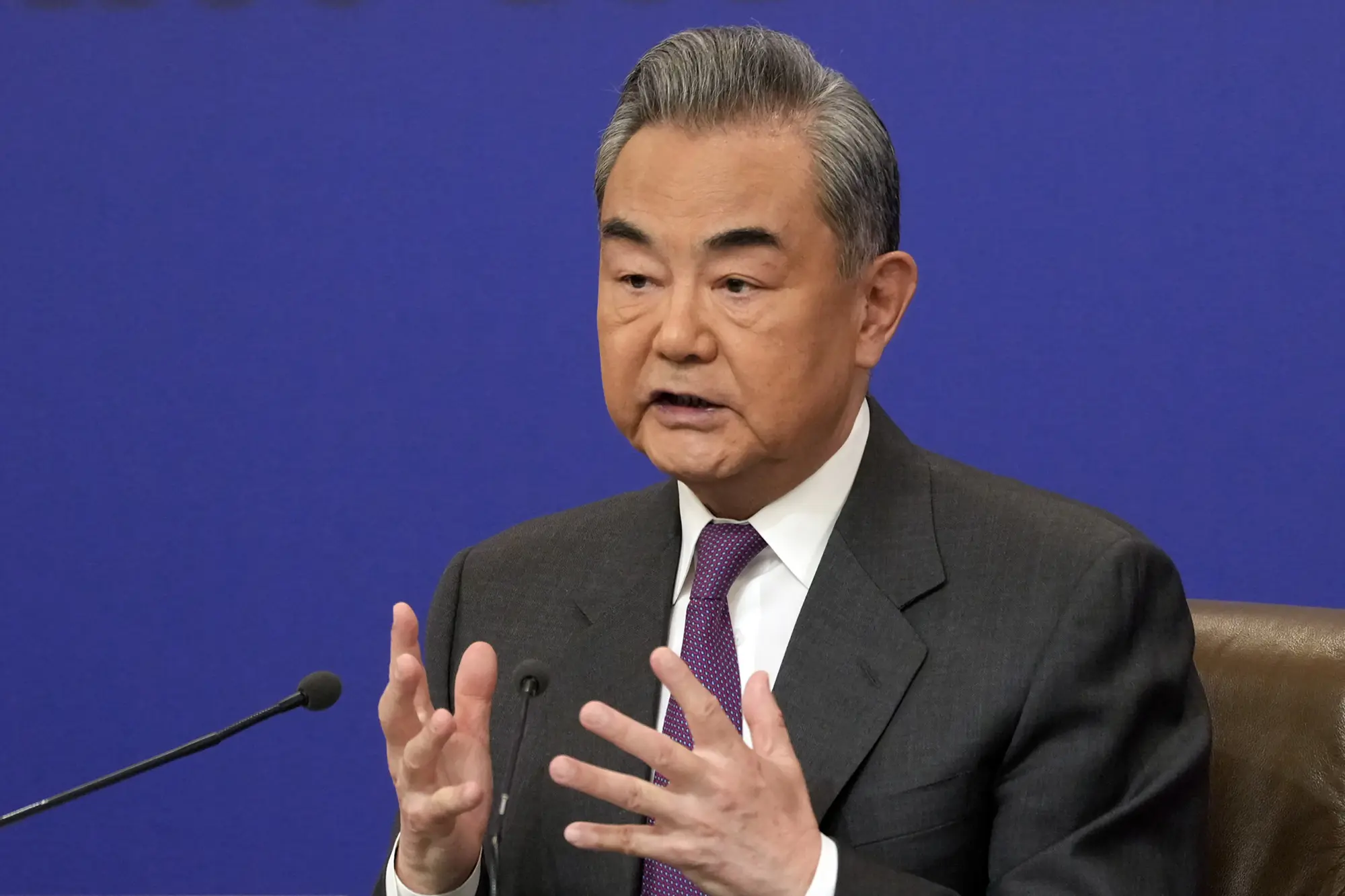 Japan, China Agree to Visit by Beijing&rsquo;s Top Diplomat Next Year