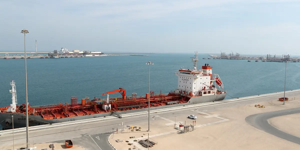 Qatar LNG Loading Jumps Ahead of Potential Hormuz Reopening