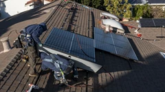 Wind, Solar Credits Set to End Early in Senate GOP Tax Bill BloomburgMedia_SXYKODT1UM0W00_17-06-2025_11-00-23_638857152000000000.jpg