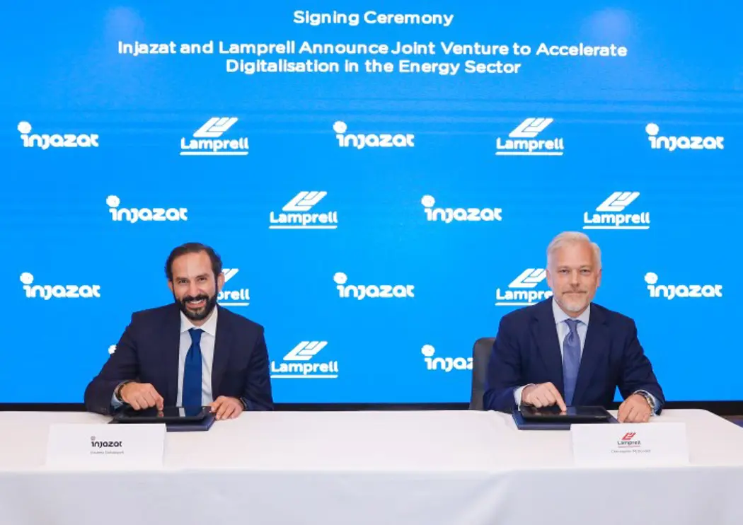 injazat-and-lamprell-signing-ceremony-web-17826