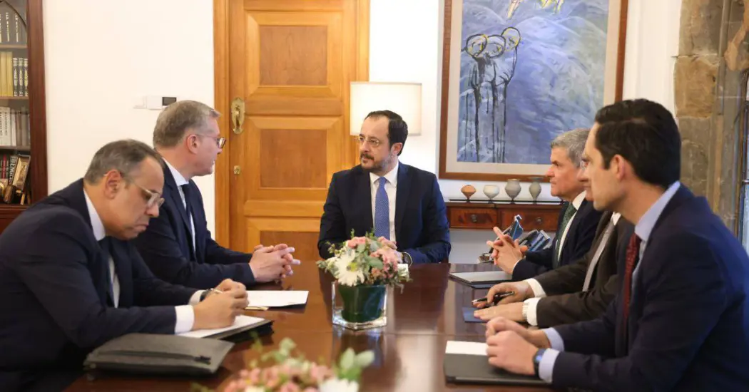 image is Gieqctcxqaapz V