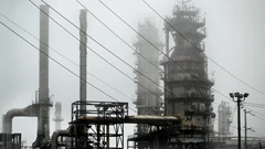 Oil Edges Up as Traders Await Outcome of US-China Trade Talks BloomburgMedia_SXJE6BT1UM0W00_10-06-2025_05-00-36_638851104000000000.jpg