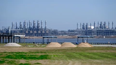US Ends LNG Ship Penalty, Sets Tariffs in Escalating Feud With China BloomburgMedia_T3XQKBGOYMTC00_11-10-2025_15-00-23_638957376000000000.jpg