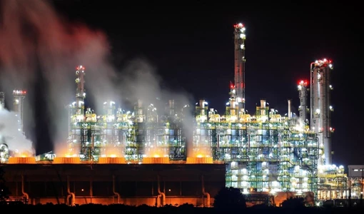 oil-refinery-working-at-night-thailand-web-3413