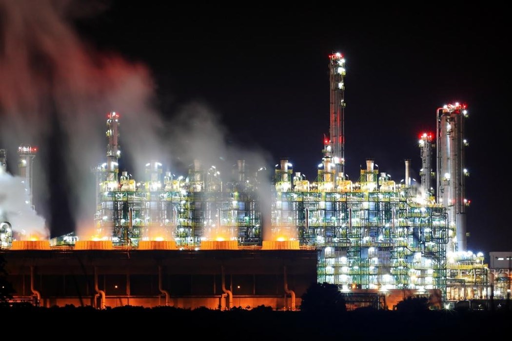 oil-refinery-working-at-night-thailand-web-3413